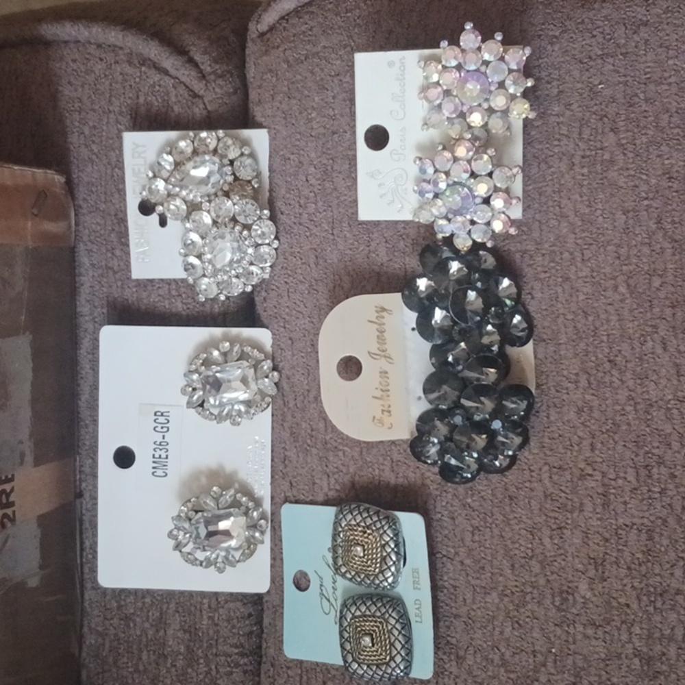 Bnwt clip earrings